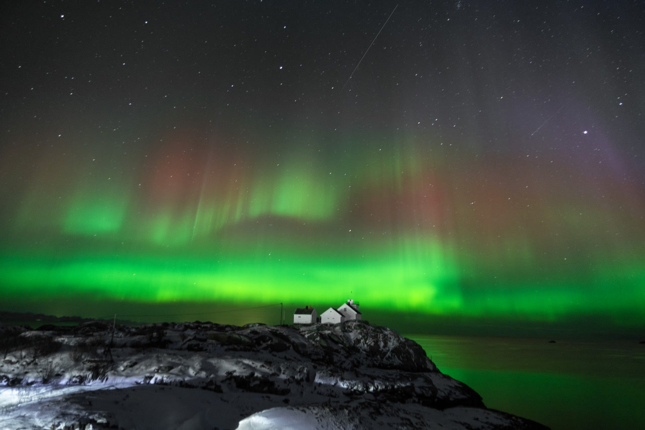 Aurore boréale au-dessus des îles Lofoten
