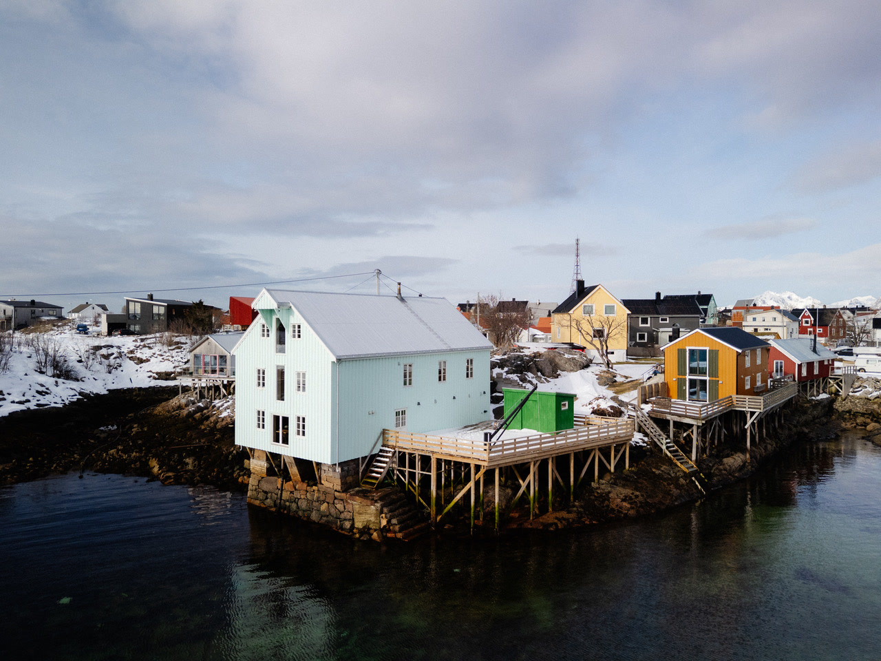 Extérieur du lodge dans le port de Henningsvær