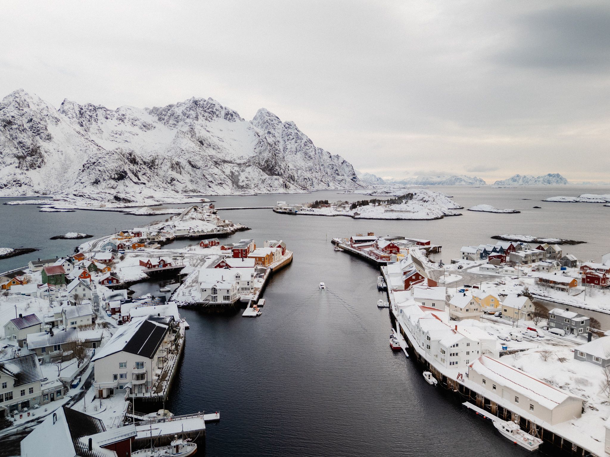 Panorama hivernal des îles Lofoten